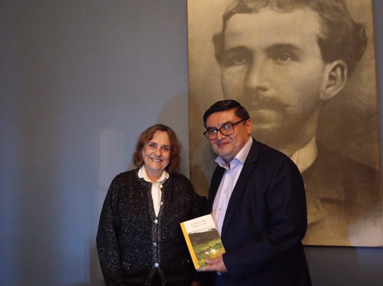 «Luna de día» de Martha Canfield: la voz que desgarra la tiniebla